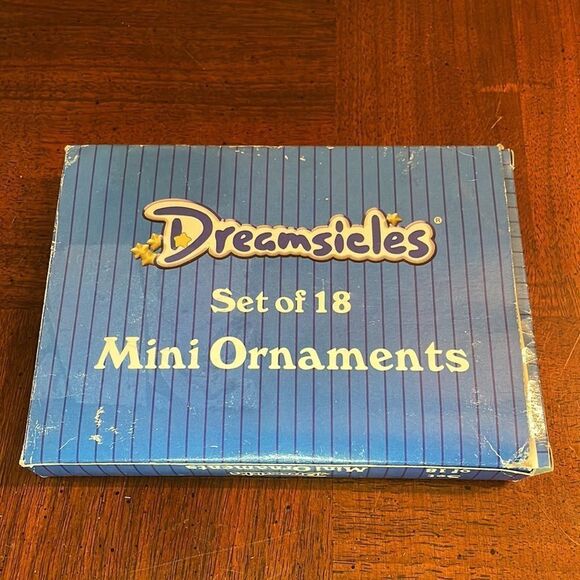 Dreamsicles Cherubs Baby Angels
Set of 15 Christmas Mini Ornaments - Picture 2 of 9